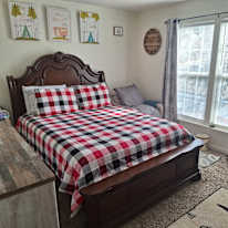 CARL0S's room