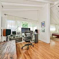 Edgar A. Macías's room