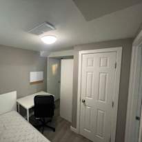 Bwood House's room