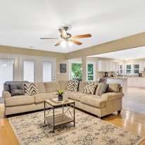 lifedoorrentals's room