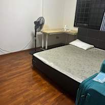 Mahes's room