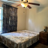 De's room