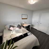 Housingfouryou's room