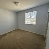 carina bonfim's room