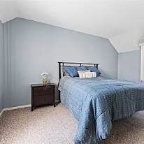 Room in a quiet house - Oxnard's room