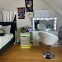 Vivie's room