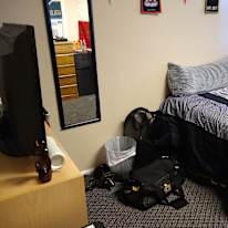 Yong's room