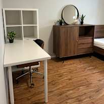 Jun's room