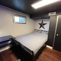 Dee's room
