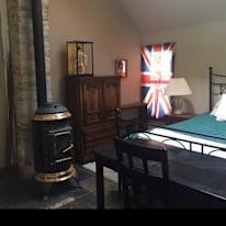 Leslie's room