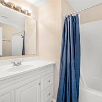 lifedoorrentals's room