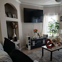 Luis's room