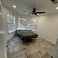 Elvi Flores's room
