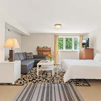 Tom (Langara Share House)'s room