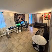 Deval's room
