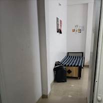 Esha Tomar's room