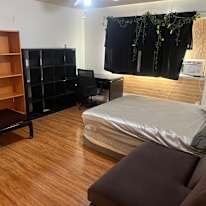 Ric's room