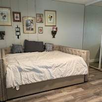 Lecelle's room