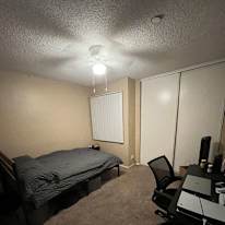 Oscar Iglesias's room