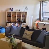 carlos's room