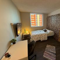 Eleftheri Denis's room