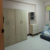 Farrah R's room