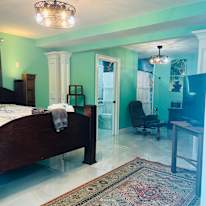 Geegee's room