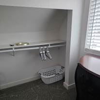 Dinaran's room