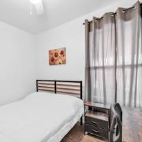 Magali A.'s room