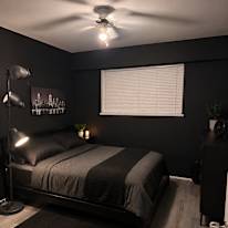 Junior Flores's room