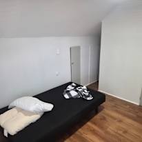 Tom's room