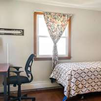 Tee Lee's room