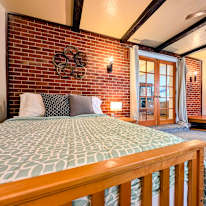 vie's room