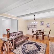 lifedoorrentals's room