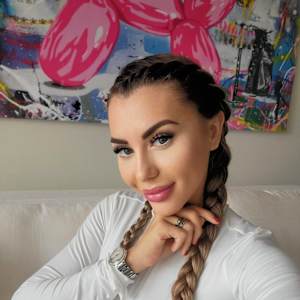 Elle Yaneva