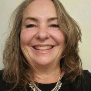 Leslie M Head