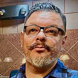 Christopher P Mendoza