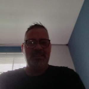 Robert W Tingen