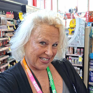 Laura L Genestra