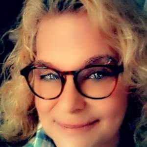 Catherine L Hoffler