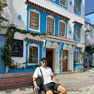 Tomás