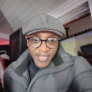 Akhona Feni