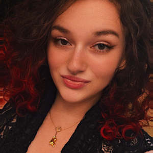 Amanda V Saunders