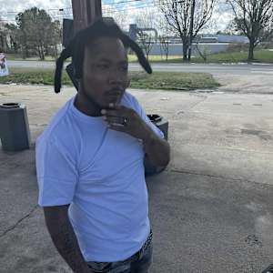 Johnthan J Hoskins