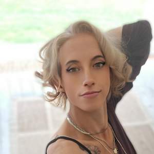 Amber R Wilmouth