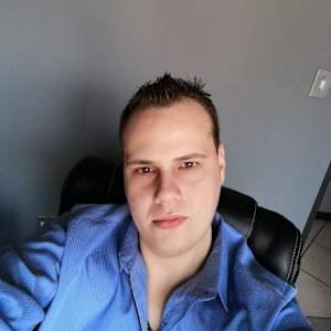 André