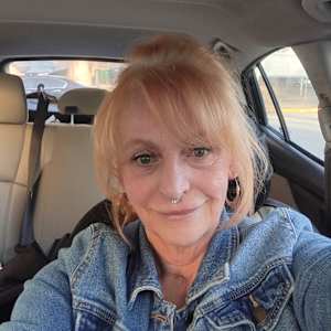 Betsy R Knox