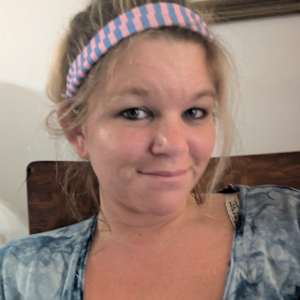 Deva Holdson