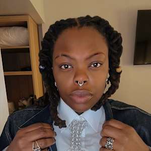 Mo