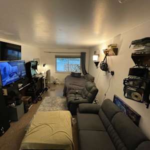 Large PRIVATE BEDROOM with Powder Room Sink - Walk-in Closet - Danbury Connecticut